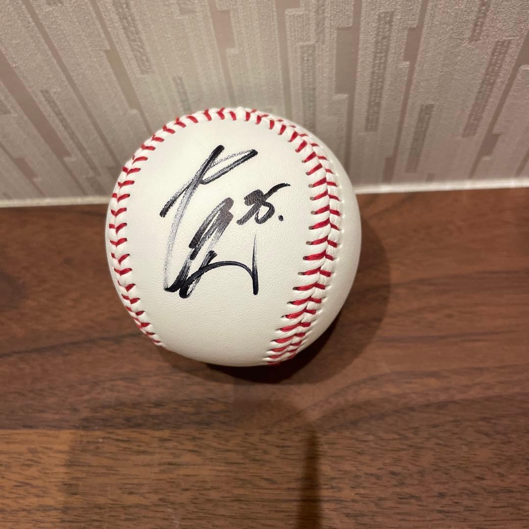 読売ジャイアンツ　泉口友汰　選手 投げ入れ　サインボール