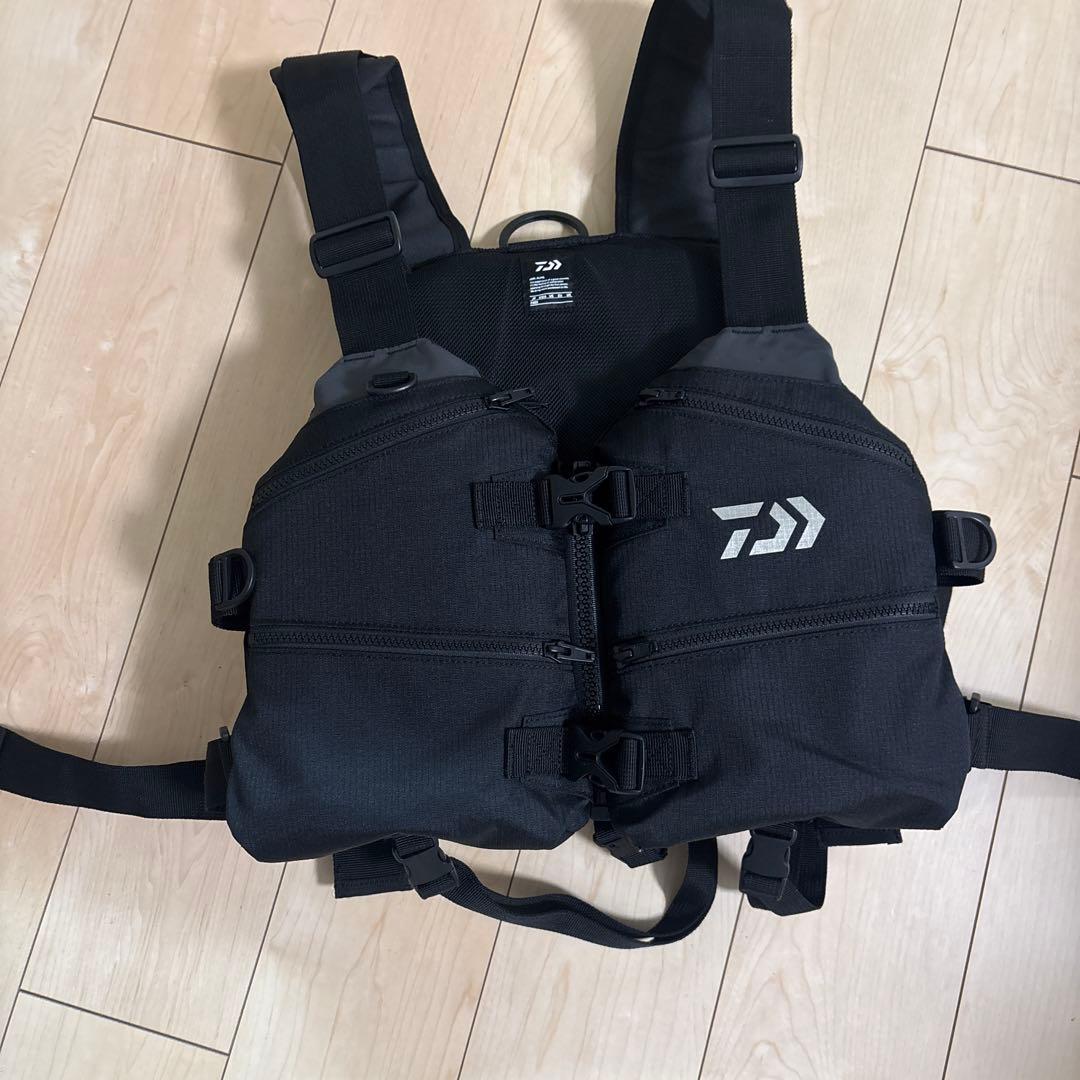 sakana ダイワ フローティングジャケット ブラック