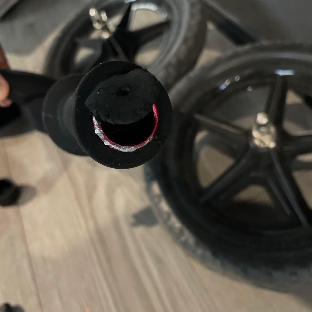 ストライダー　パーツ　サドル　ハンドル　タイヤ