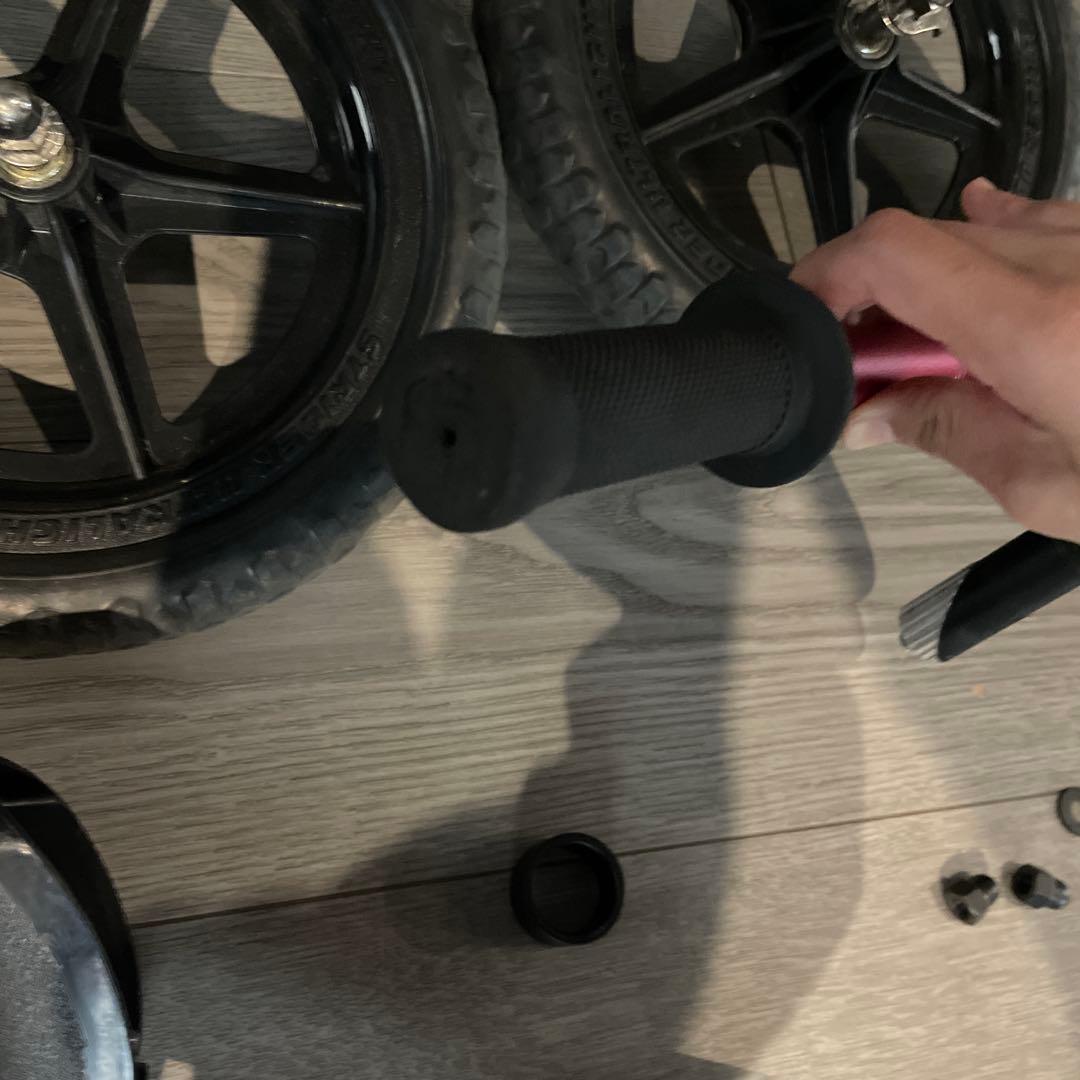 ストライダー　パーツ　サドル　ハンドル　タイヤ