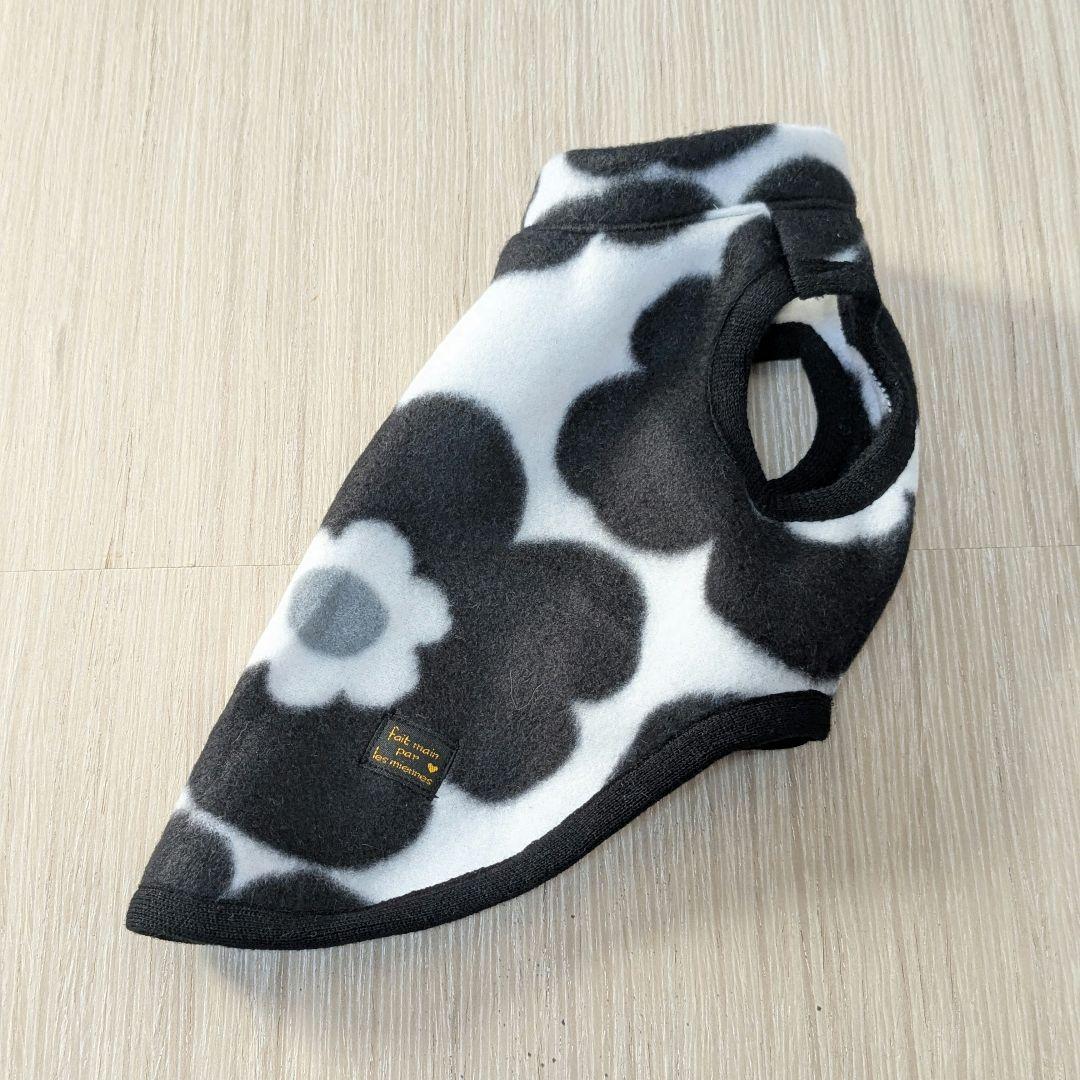 わんこフリースタンクトップ ブラック花柄　size３Ｓ〜Ｓ　オーダーページ
