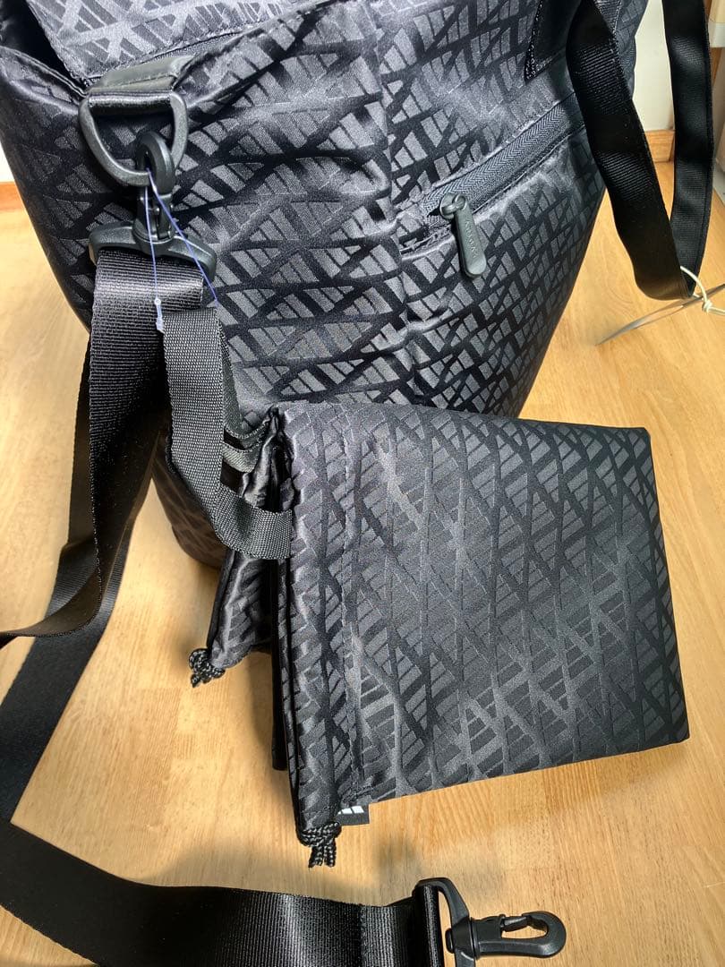 新品　アディダス　シューズケース付き モノグラム トートバッグ　ボストンバック