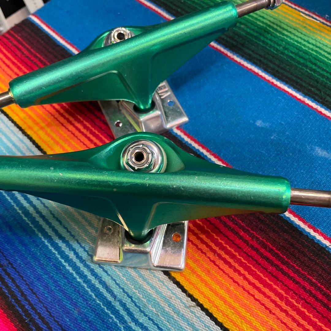 ベンチャー　グリーン スケートボード トラック 2個セットvホロー5.6