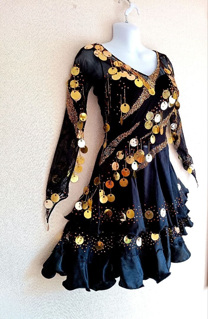 社交ダンス用ラテンドレス 黒と金 スパンコール装飾　ジャンティ製