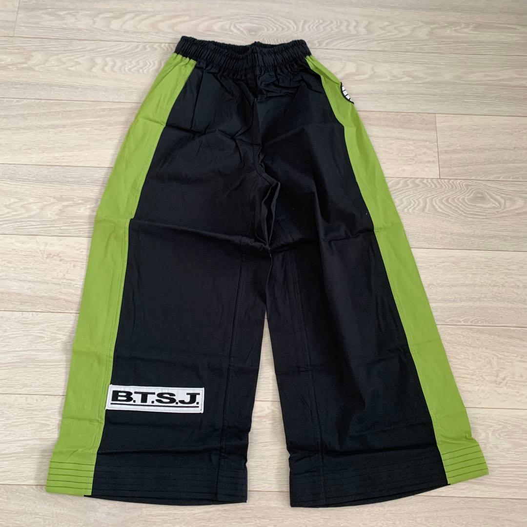 【新品未使用】B.T.S.J. ストレートパンツ S 黒/緑（おまけ付）