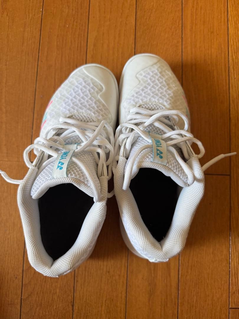 バドミントンシューズ　パワークッションカスケードアクセルミッド