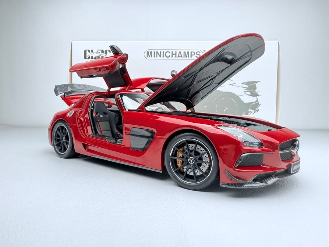 MINICHAMPS メルセデス・ベンツ SLS AMG レッド 1/18