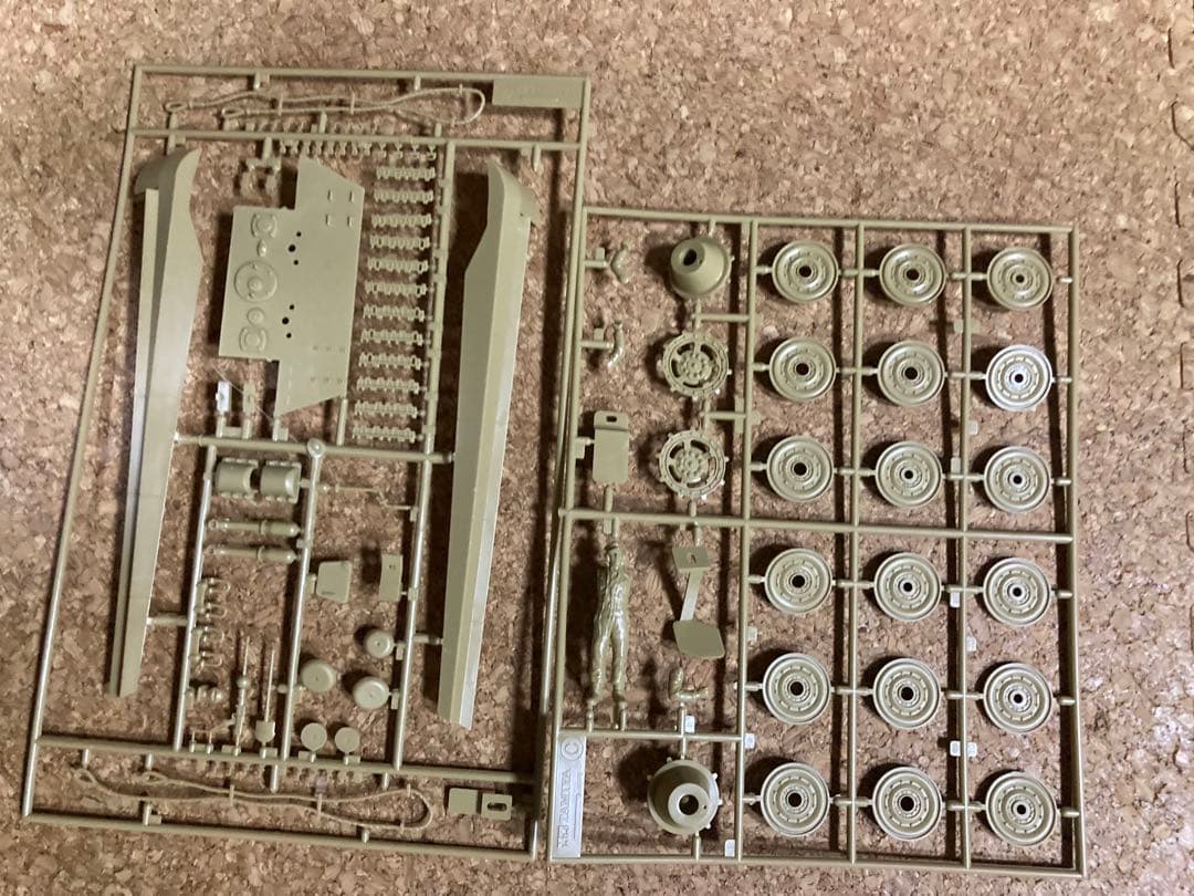 TAMIYA KING TIGER 1/35 プラモデル ジャンク品