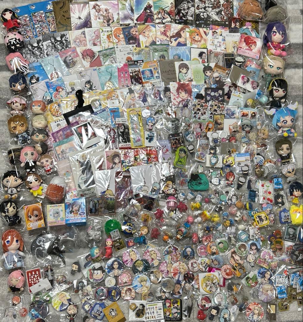 キャラクターグッズまとめ売り　漫画　アニメ　グッズ　セット　おまとめ　400個