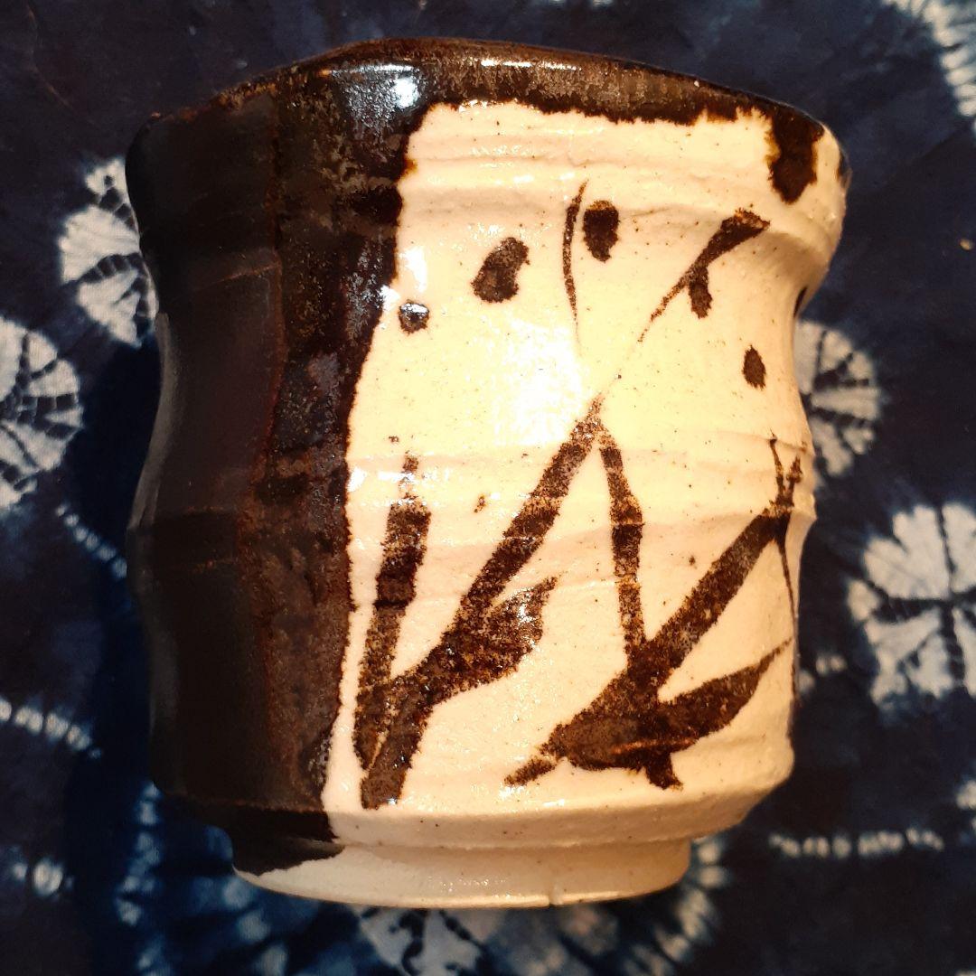加藤仁  作　黒織部草花紋湯飲み