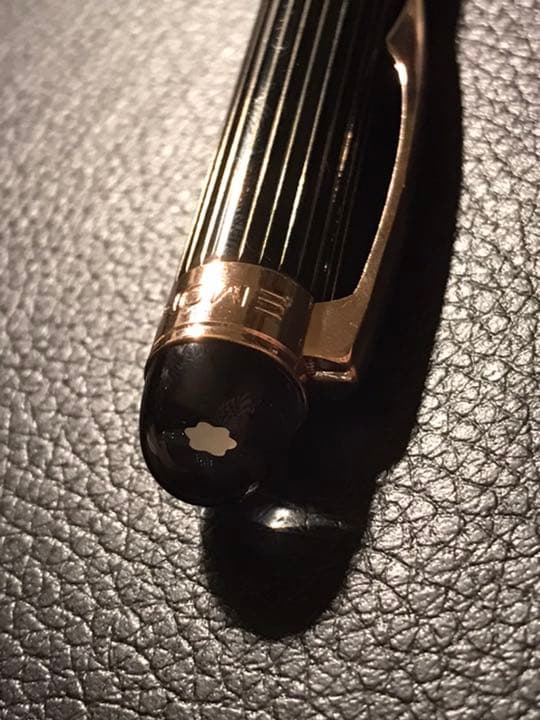 モンブラン限定モデル　ドイツ購入繰り出式　黒X金色　エンボスストライプused