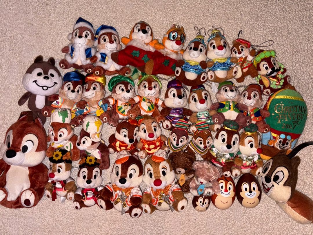 チップとデールまとめ売り ぬいぐるみバッジ ぬいぐるみストラップ等 37個