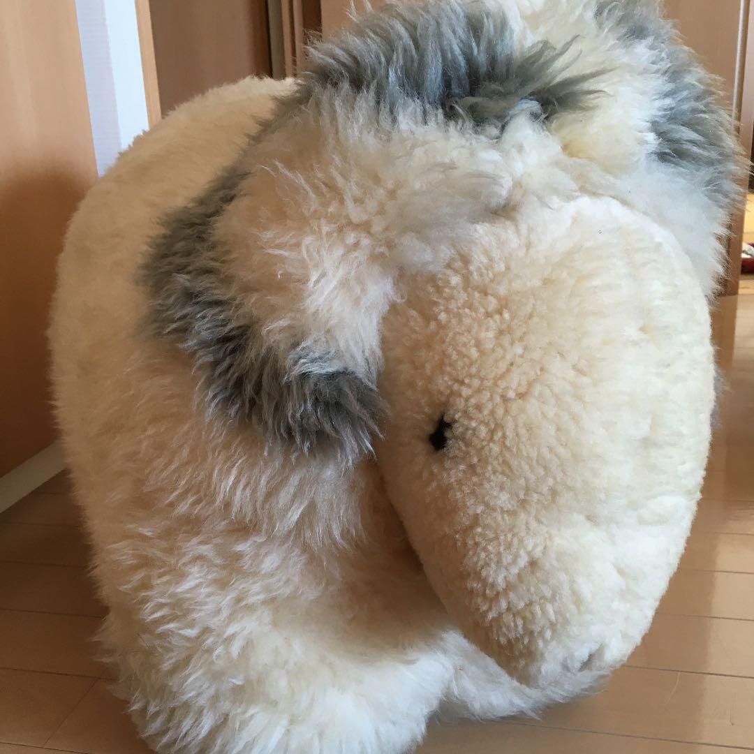 ムートンの羊の置物