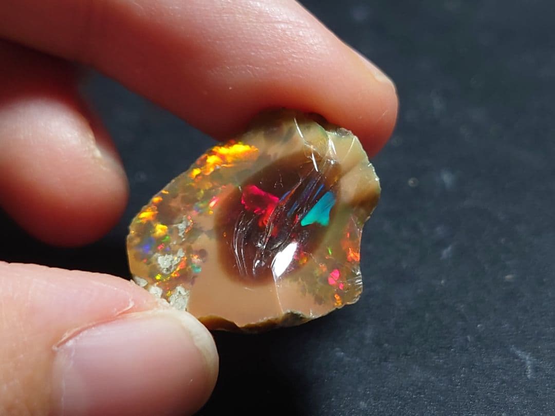 希少　エッグ　エチオピアウェロ産　オパール　原石　鉱物標本　ジュエリーグレード