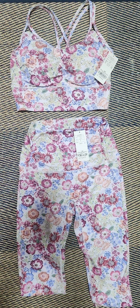 スカーラ　ヨガウェア　エンブロイダリープリントブラトップ+レギンス　セット