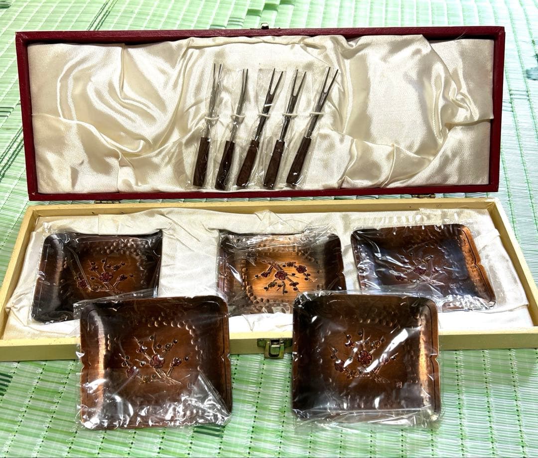銅工芸　小皿5点セットとフォーク　未使用美品　ケース付き