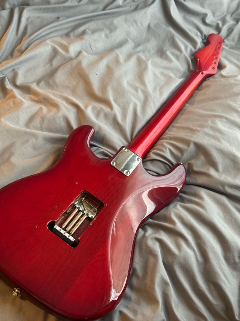 エレキギター　ストラトキャスターHSH