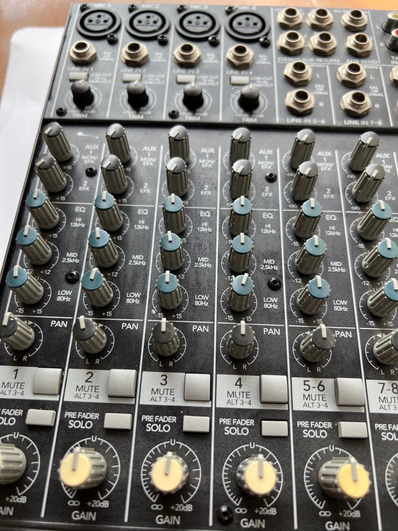 美品 MACKIE 1202VLZーPRO 元箱、取説あり。電源ケーブルなし。