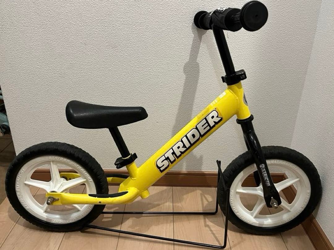 未使用タイヤ付　STRIDER バランスバイク イエロー　12インチ