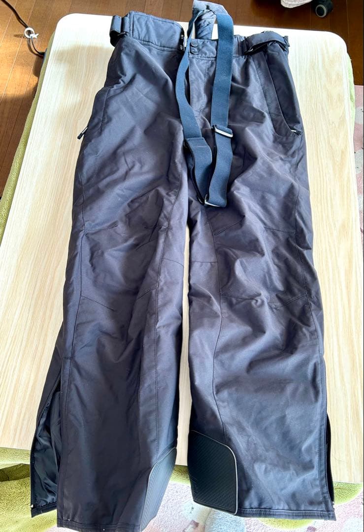 試着のみ　DESCENTE ブラック スキーウェア