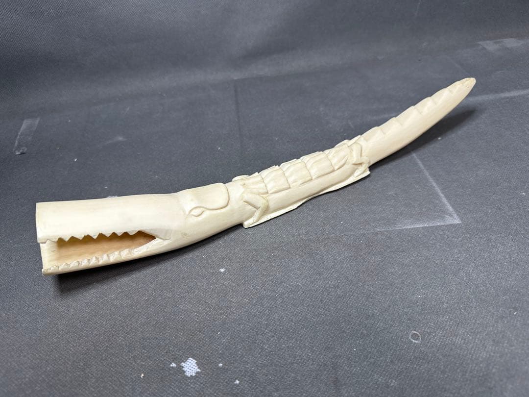 極上　ワニ　天然素材　置物　飾り物　古美術品　 置物　細密細工　骨董　ア魔除け