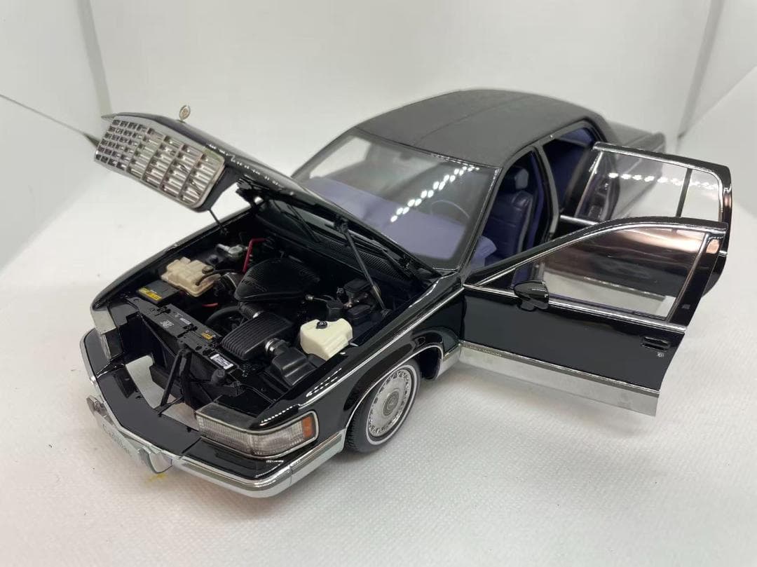 103-010 XIAOGUANG 1/18 キャデラック フリートウッド