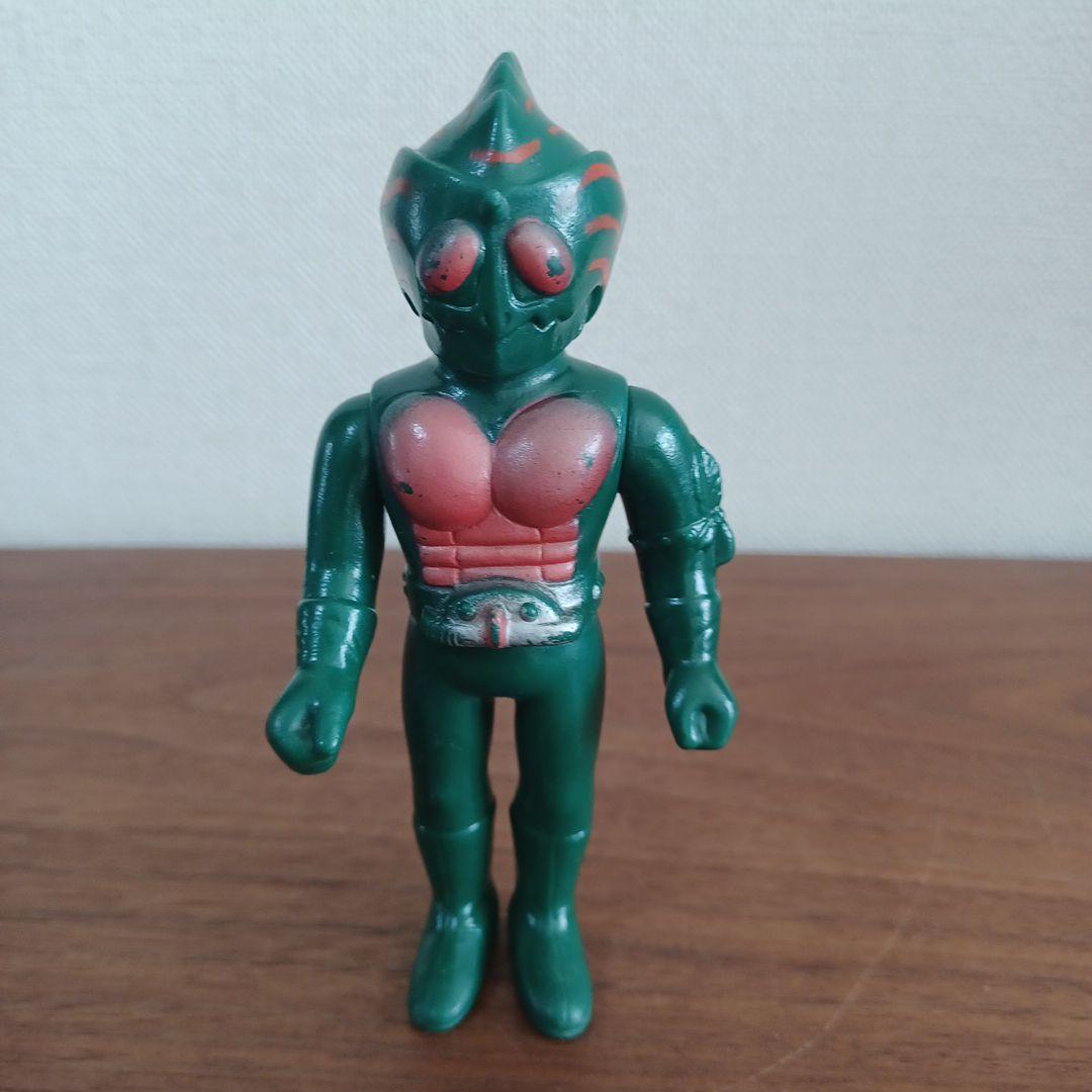 無版権　パチもの「仮面ライダーアマゾン」風の緑色の希少ソフビフィギュア