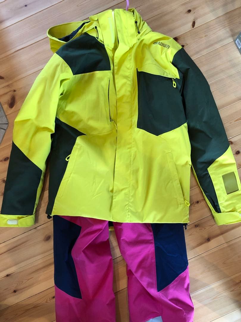 【25日で出品終了】ゴールドウィン　スキーウェア　上着(M)パンツ(L)上下