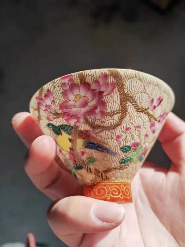 金糸ざんげの花鳥富貴のかばんばん茶碗。