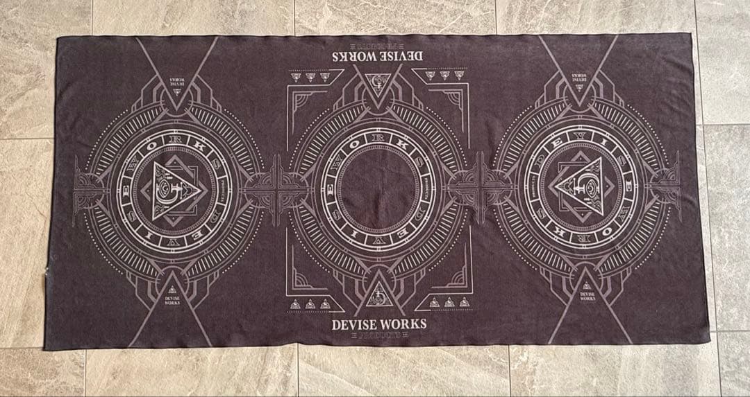 DEVISE WORKS ビックタオル　紋章柄