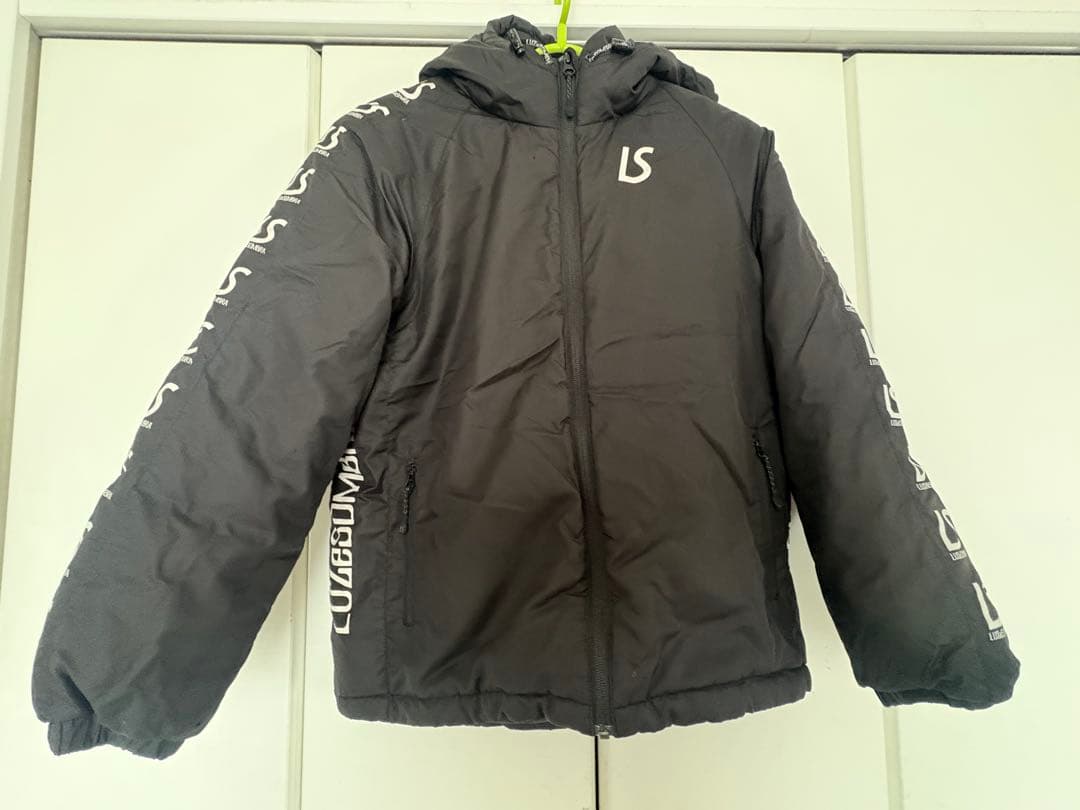 Luz & Sombra フード付きダウンブラック 160サイズ　アウター