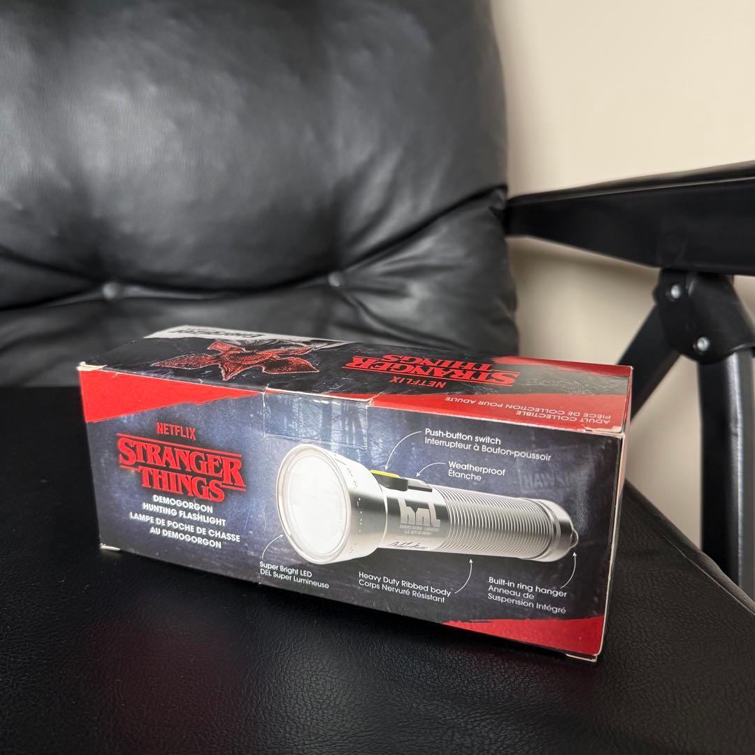 ストレンジャーシングス 懐中電灯