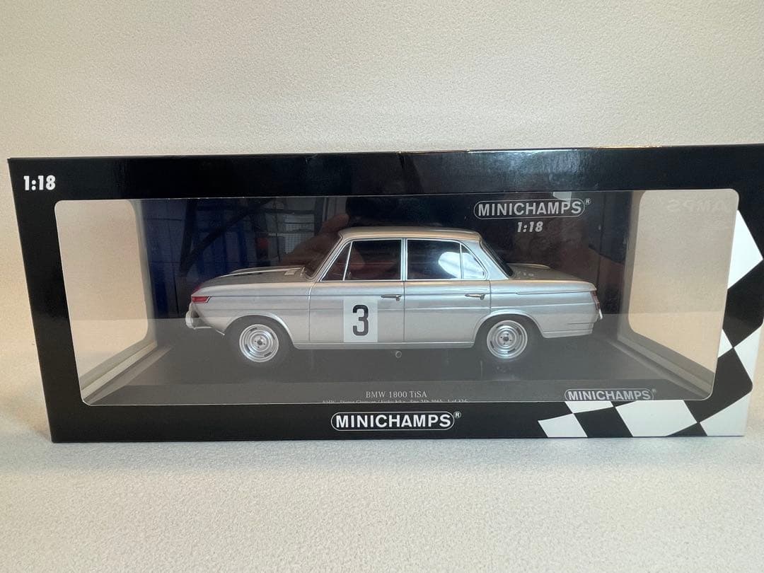 ミニチャンプス社製 1/18  1800 TiSA