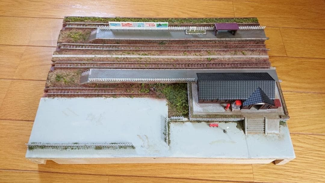 Nゲージジオラマ背景田舎の駅舎鉄道模型電車飾り台ハンドメイド