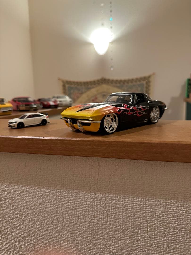 1/24コルベット ミニカー 黒とオレンジのフレイムデザイン