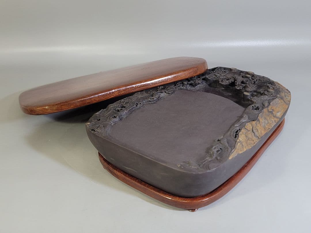 DT531 中国 文房四宝 端渓 刻梅紋 硯 唐木蓋付 美品