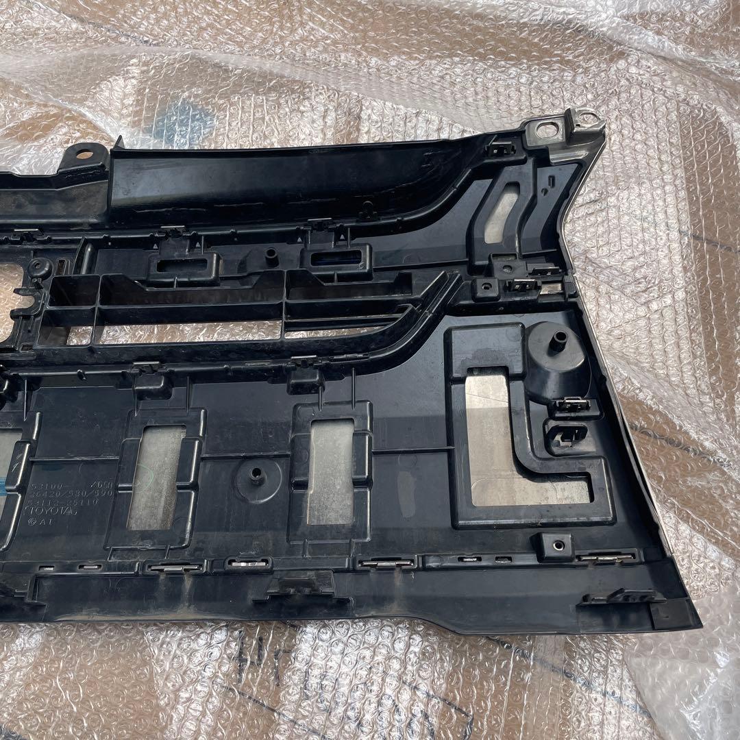 ハイエース6型ダークプライム純正グリル