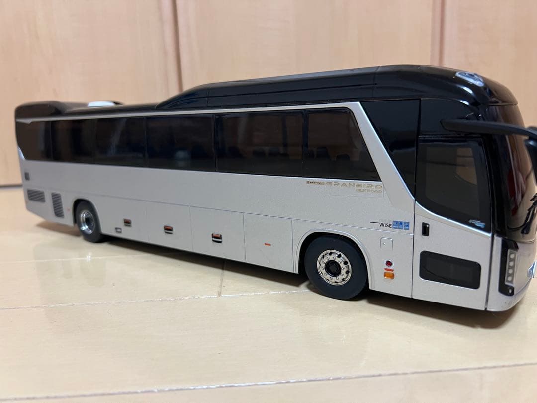 KIA 観光バス 1/32スケール