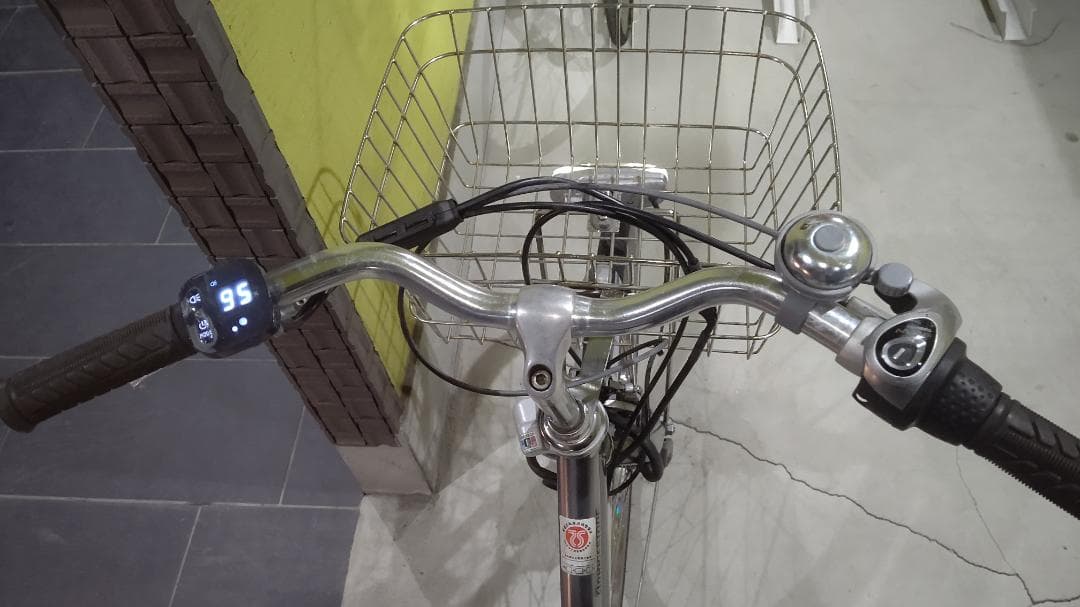 アルベルトe　回生充電機能付き　通勤通学に　26インチ　ブリヂストン　電動自転車