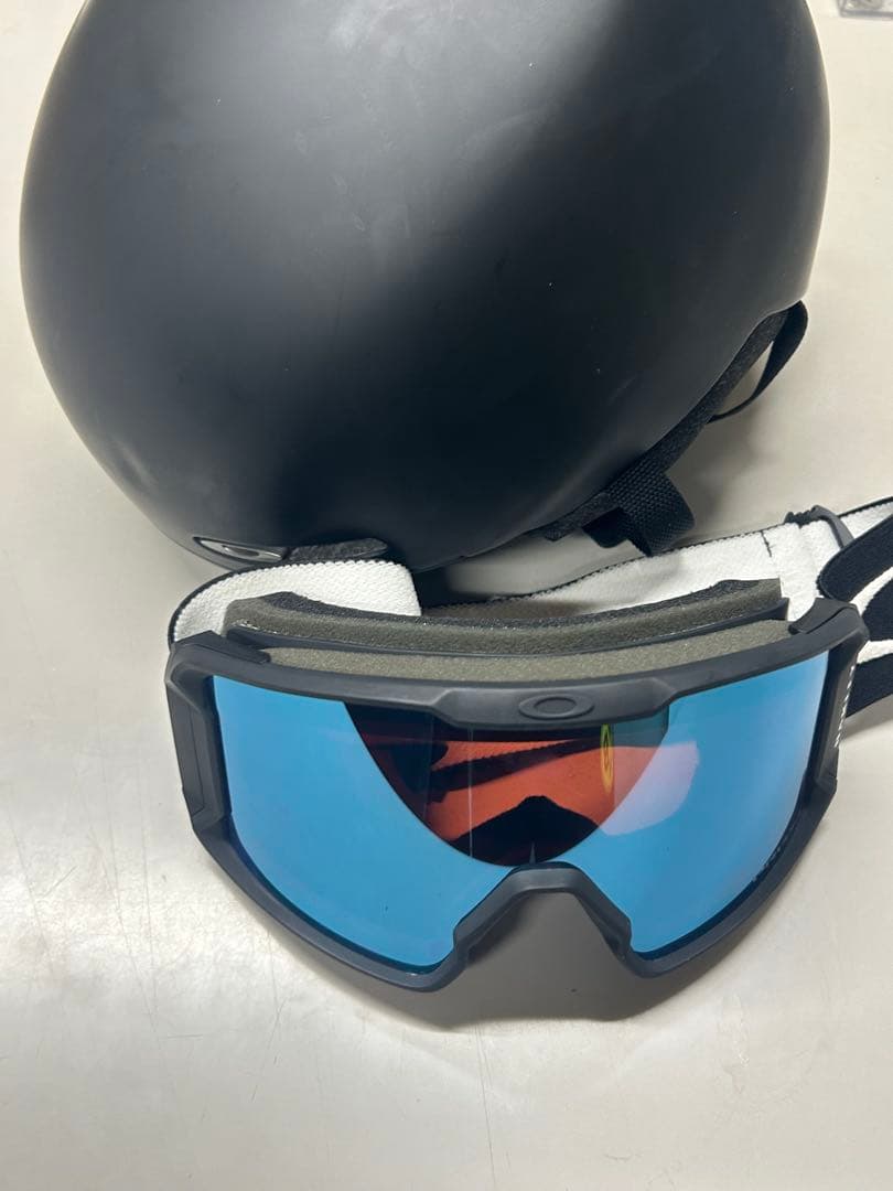 Oakley ヘルメット、ゴーグル