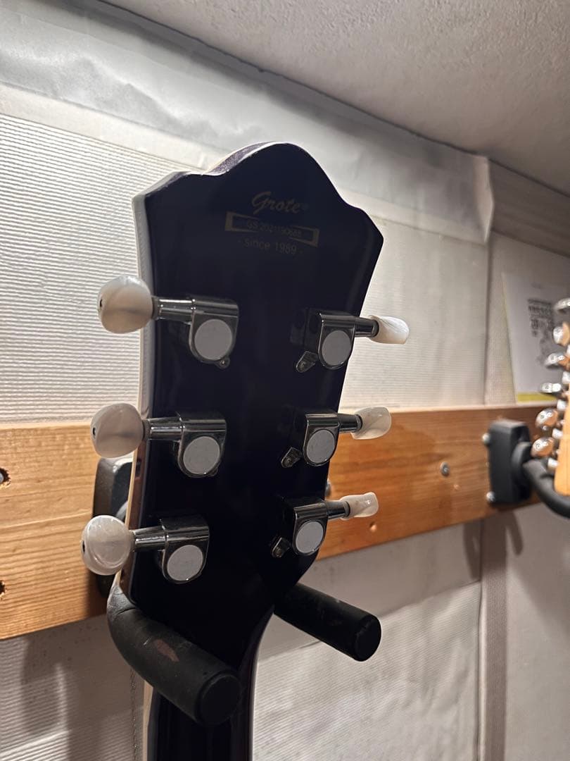 Grote セミアコ　ギター