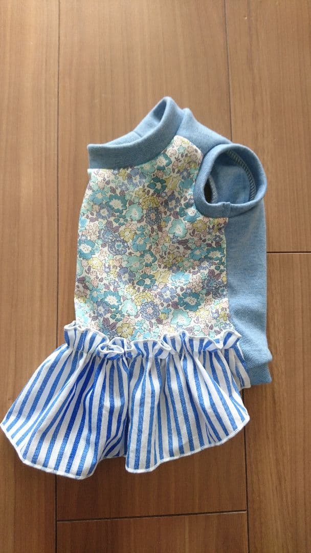 リバティ 犬のワンピース