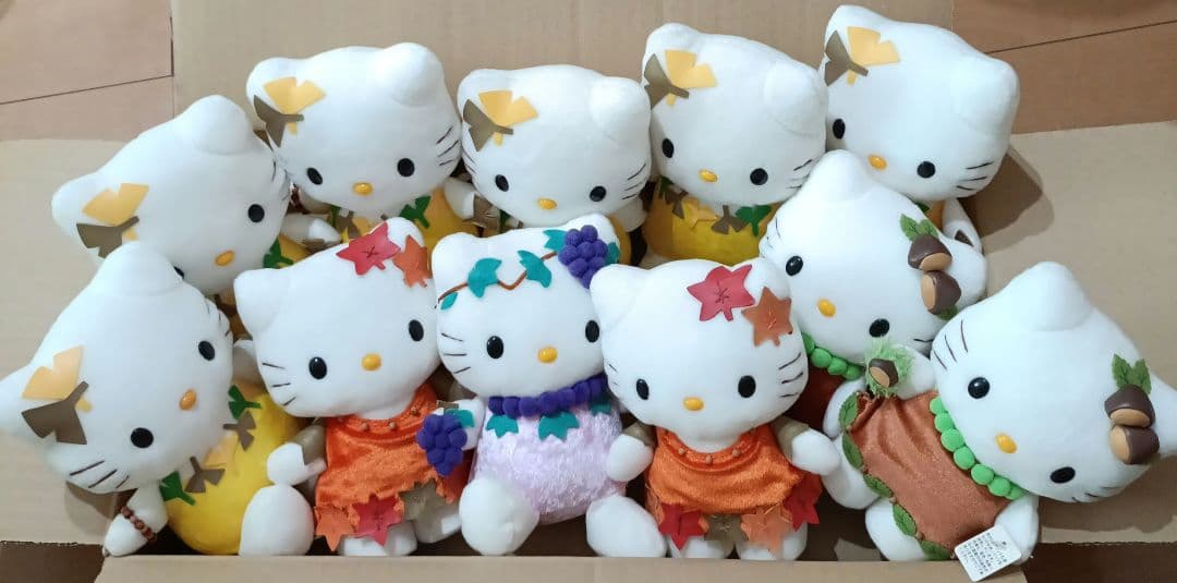 レア希少★ハローキティ★秋★ぶどう★紅葉★イチョウ★どんぐり★ぬいぐるみ★11体