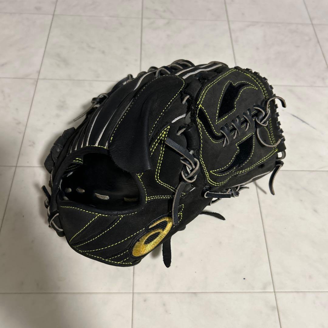 野球グローブ 黒と黄色 レザー製