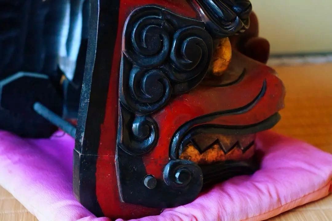 【獅子頭　漆塗り・金箔貼り】木彫　彫刻　獅子舞　民藝　骨董品　時代物　古道具
