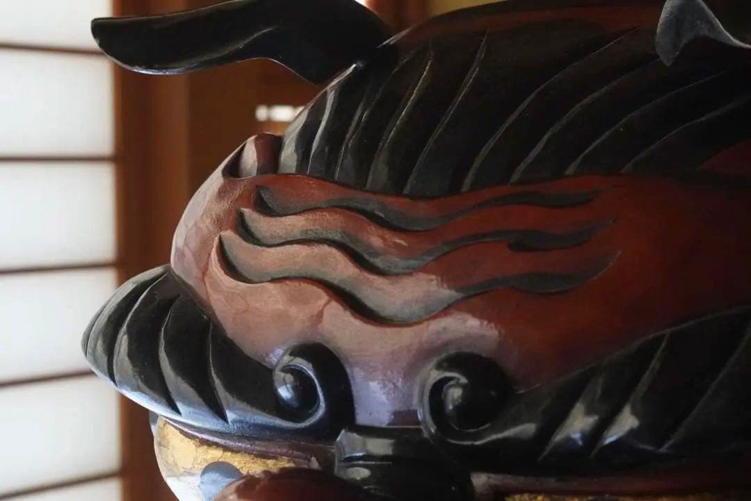 【獅子頭　漆塗り・金箔貼り】木彫　彫刻　獅子舞　民藝　骨董品　時代物　古道具