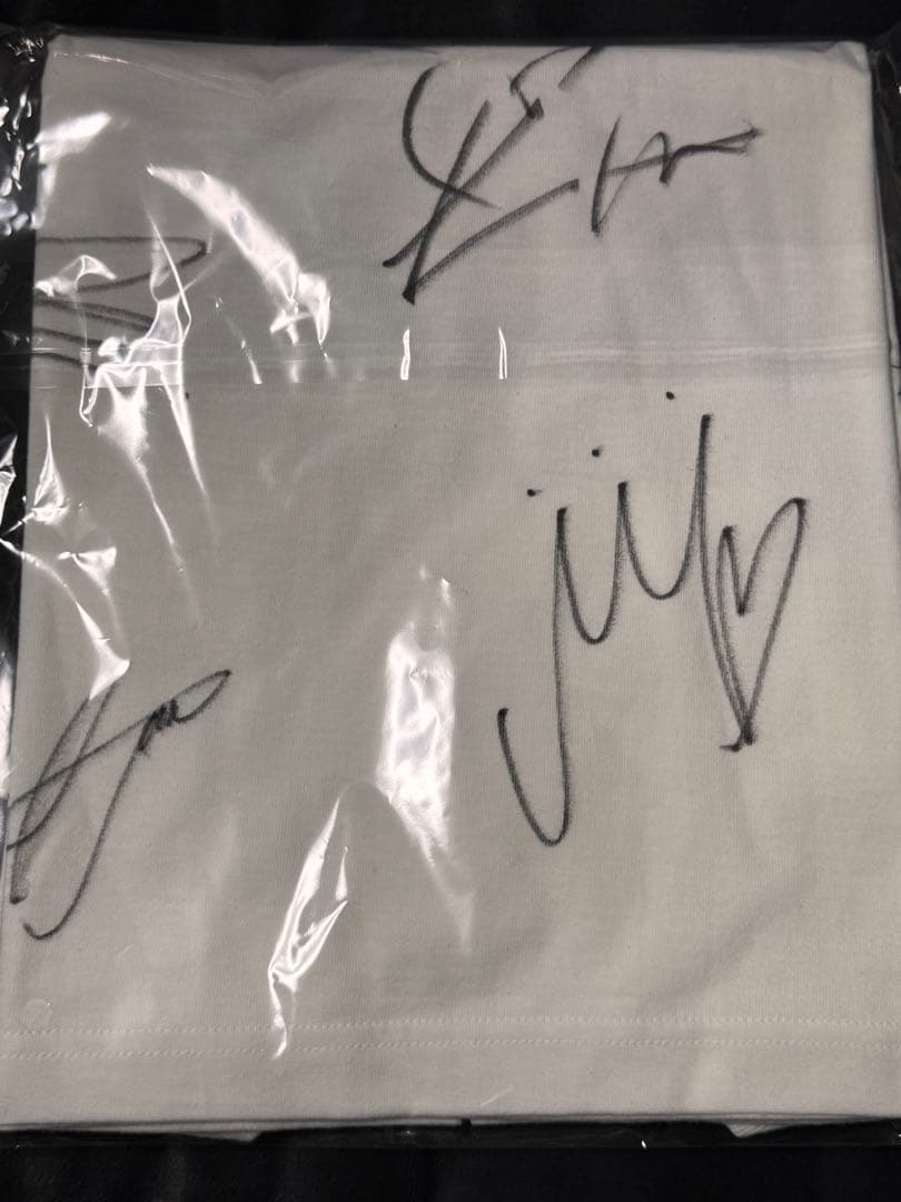 ITZY オンラインくじ 直筆サイン入りTシャツ 当選品