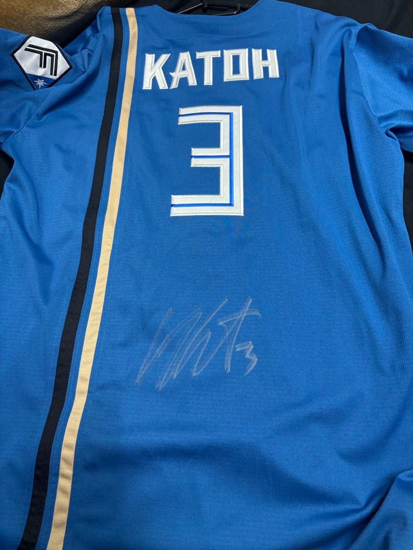 加藤豪将　サイン入りユニフォーム