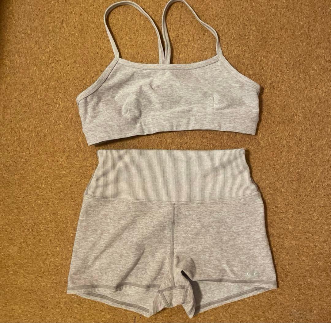 alo yoga アロー　ヨガ　ブラトップ　ショートパンツ