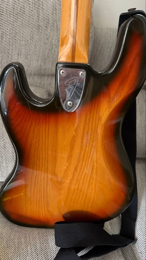 Fender Jazz Bass サンバースト 4弦